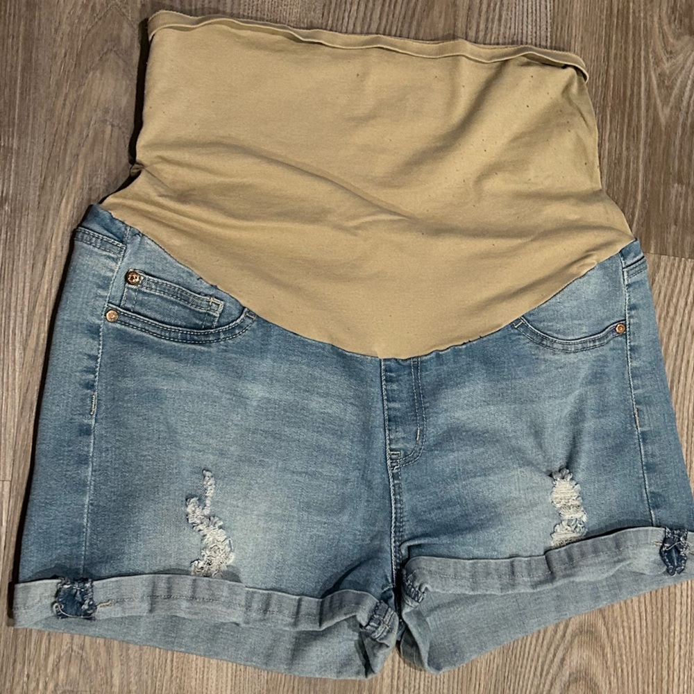 Celebrity Pink maternity jean shorts with full panel. GUC
